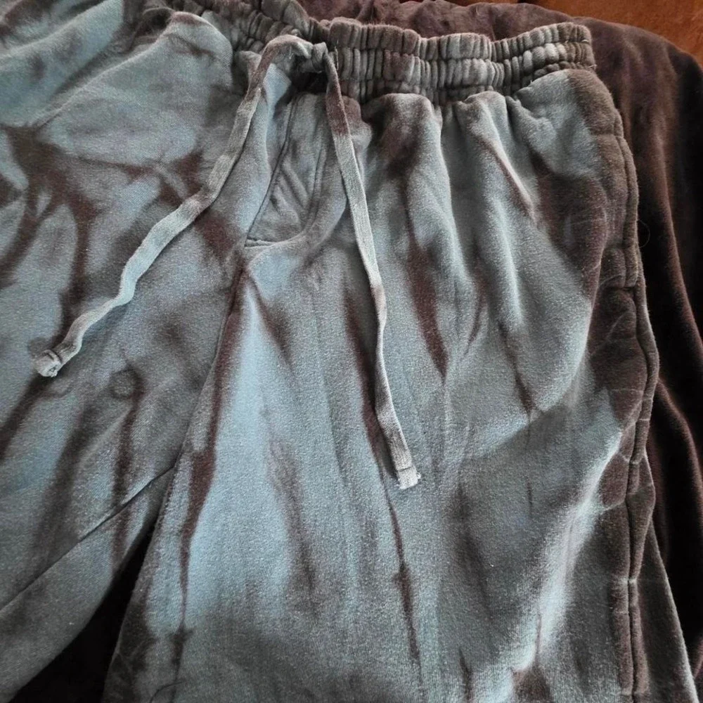 No Boundaries grey tie-dye shorts Size L